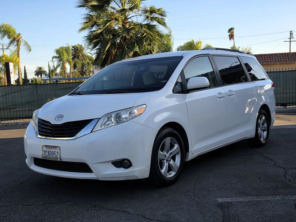 2014 TOYOTA Sienna