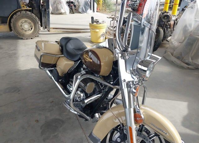 2014 HARLEY DAVIDSON Road King