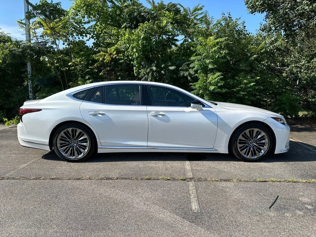2022 Lexus LS