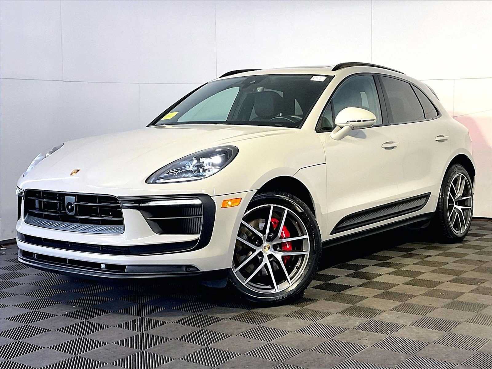 2023 PORSCHE Macan