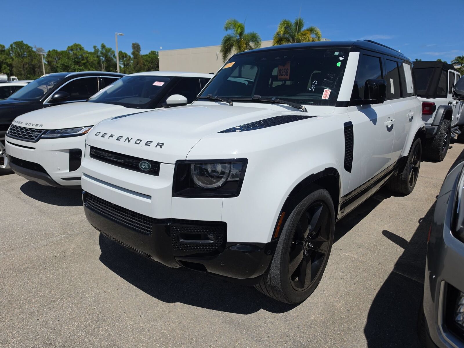 2024 LAND ROVER Defender