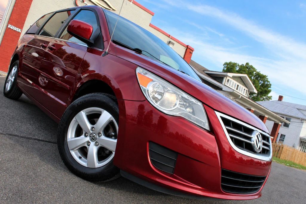 2011 VOLKSWAGEN Routan