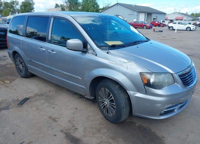 2014 CHRYSLER Town and Country