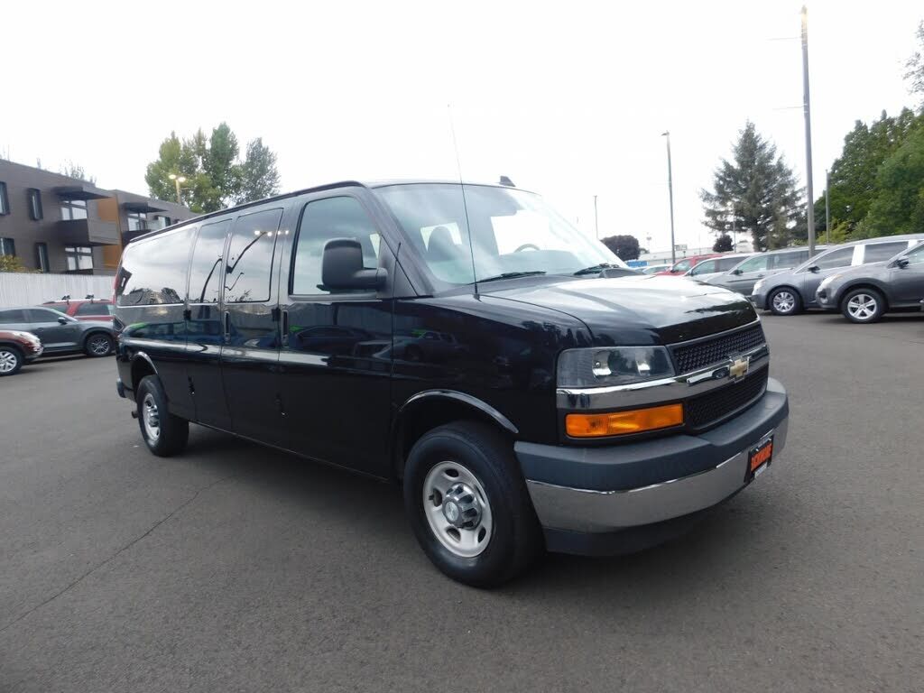 2017 CHEVROLET Express