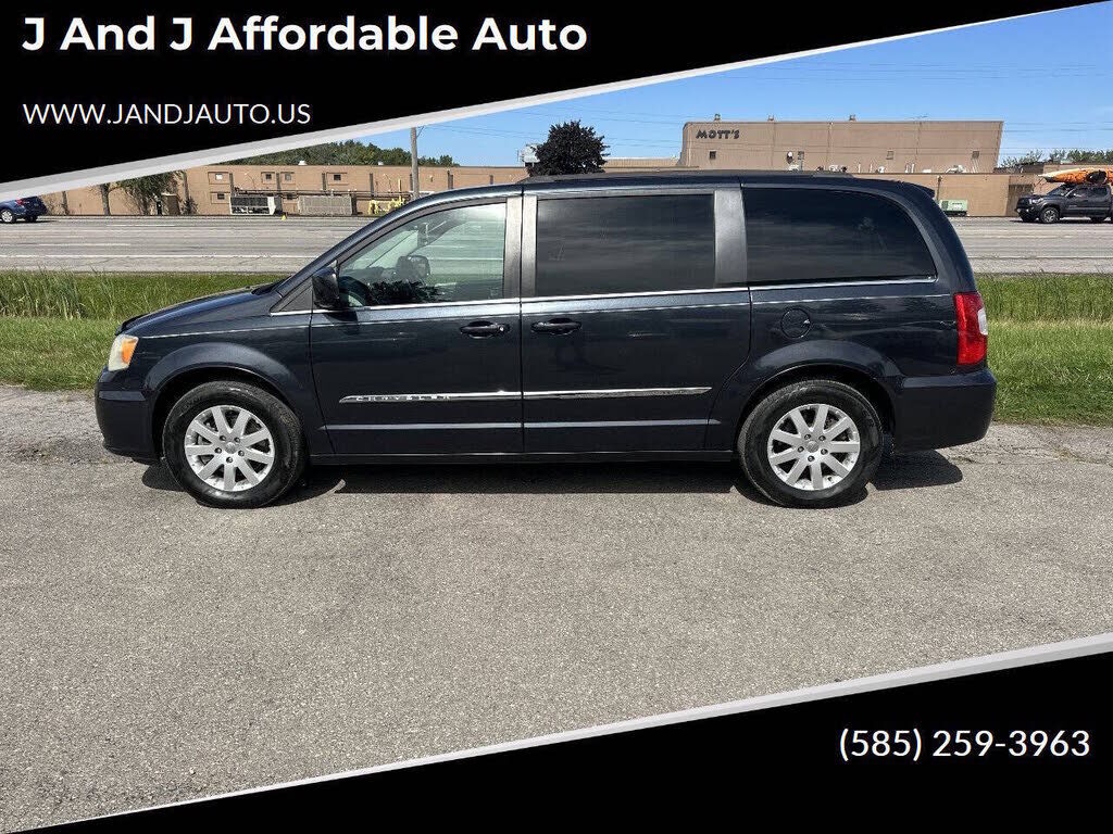 2014 CHRYSLER Town and Country