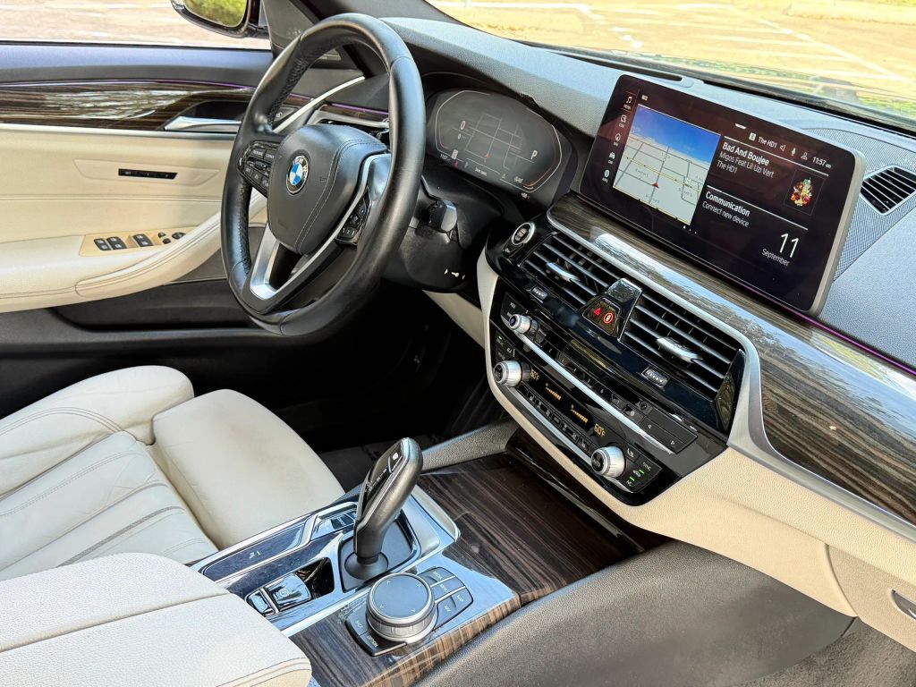 2021 BMW 530i