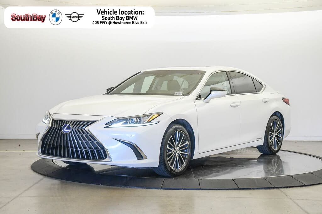 2022 LEXUS ES