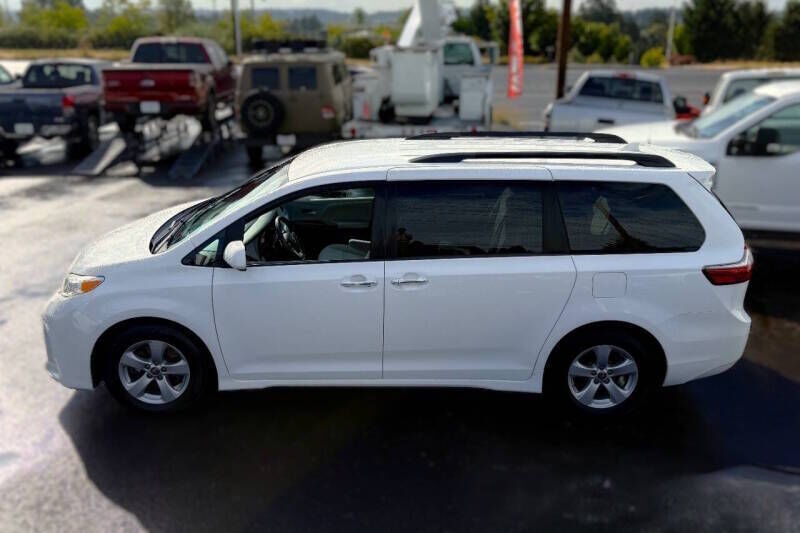 2018 TOYOTA Sienna