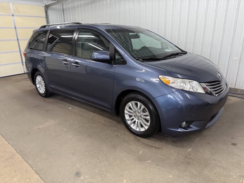2016 TOYOTA Sienna