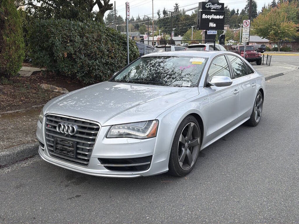 2013 AUDI S8