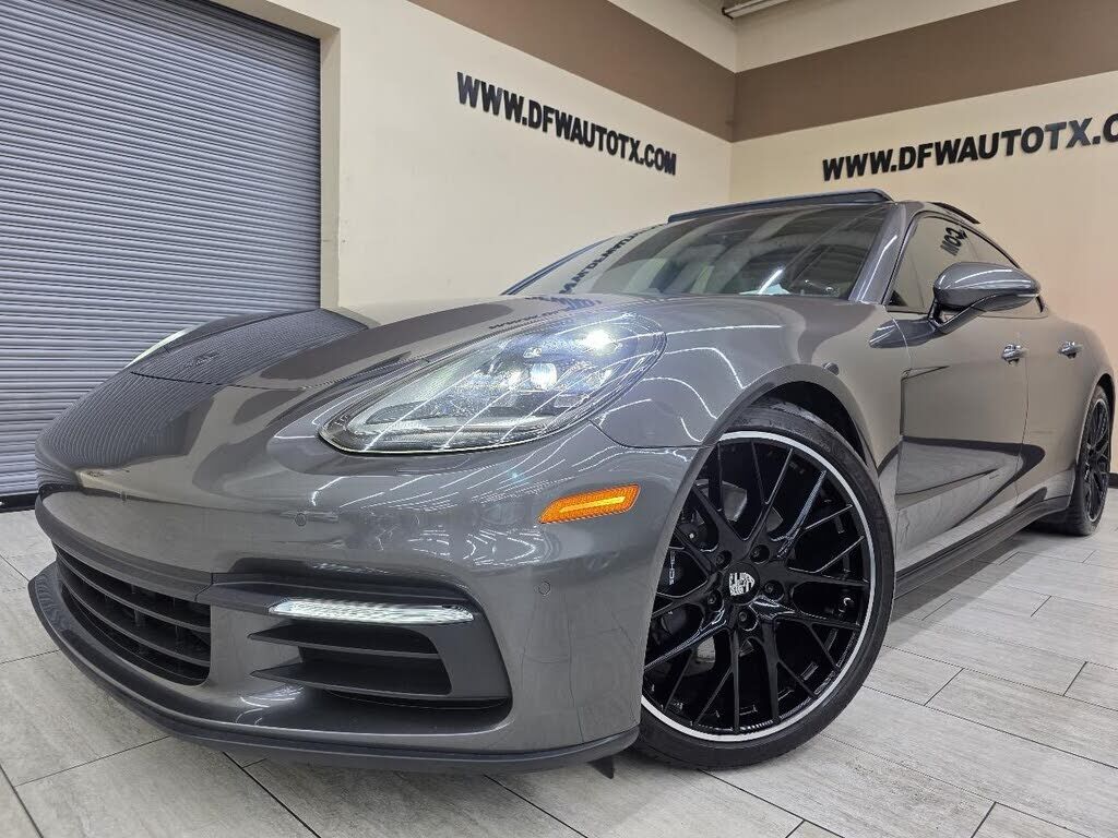2017 PORSCHE Panamera