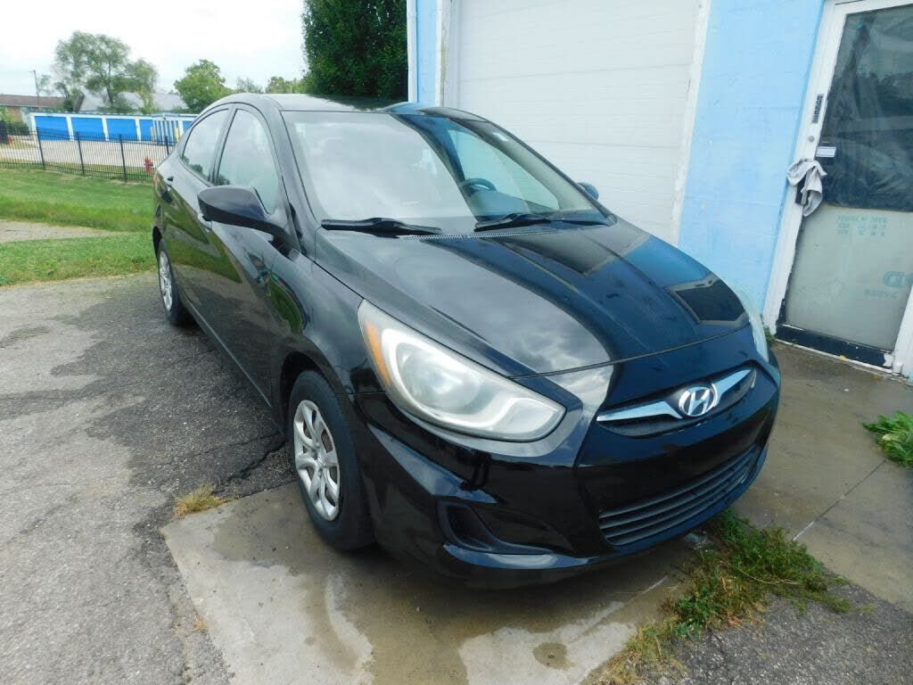 2013 HYUNDAI Accent