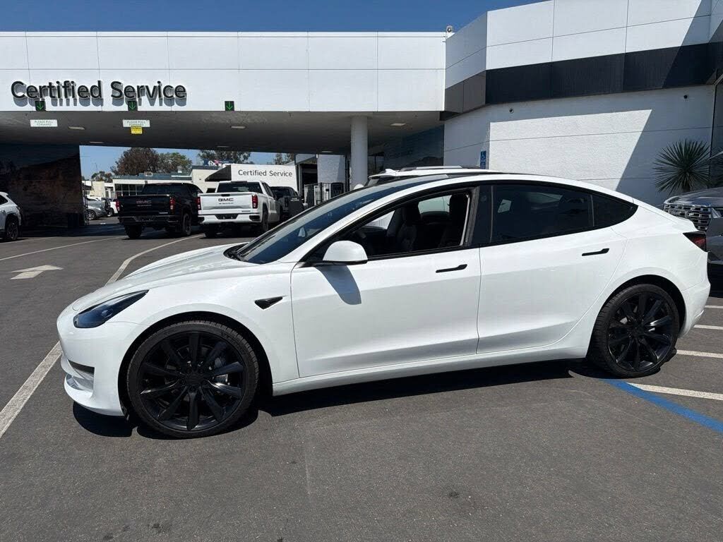 2023 TESLA Model 3
