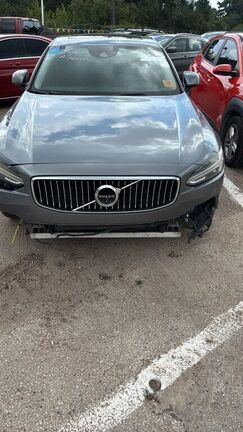 2017 VOLVO S90