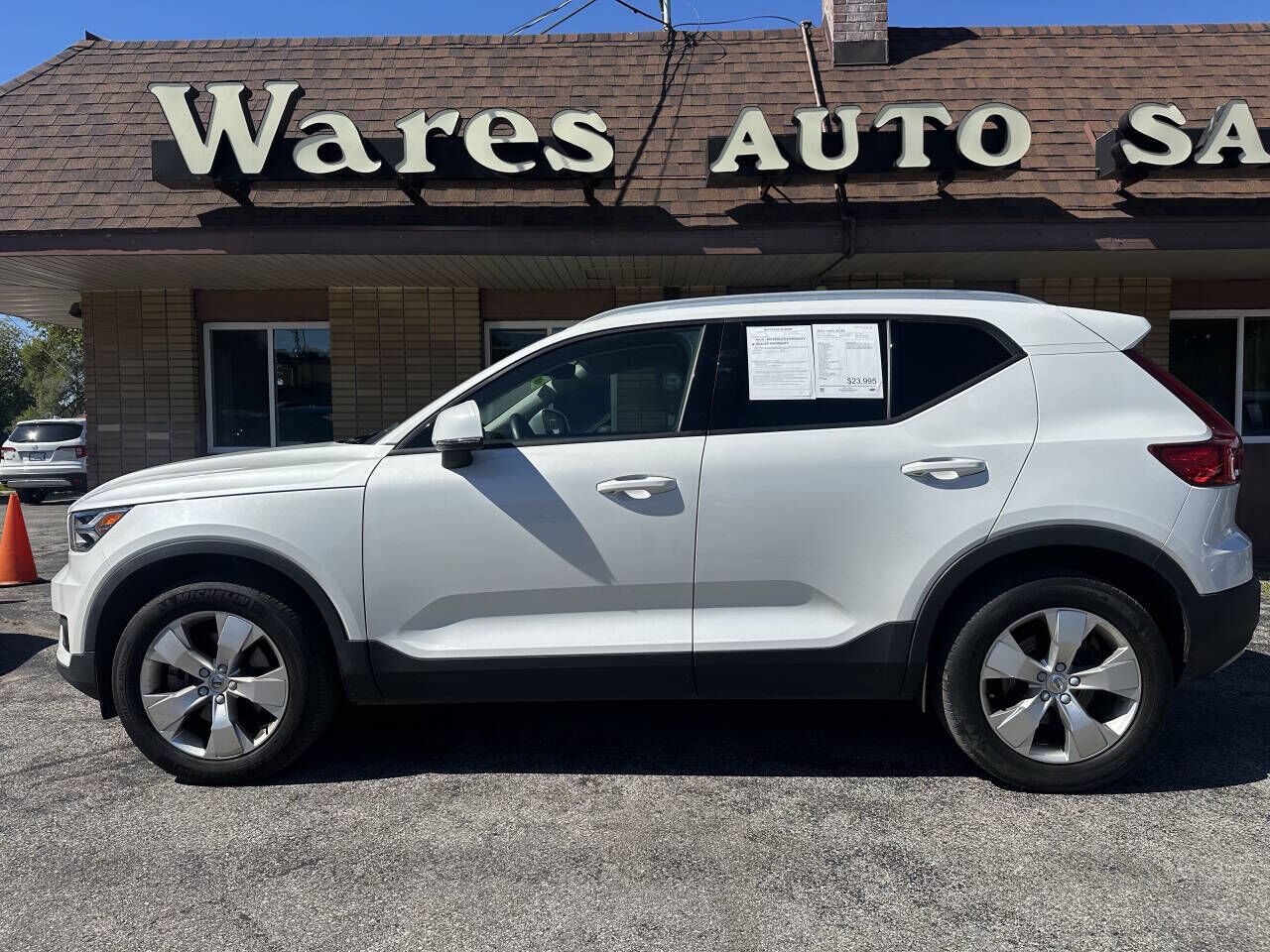 2022 VOLVO XC40
