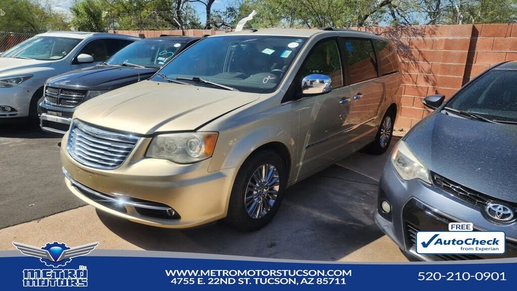 2011 CHRYSLER Town and Country
