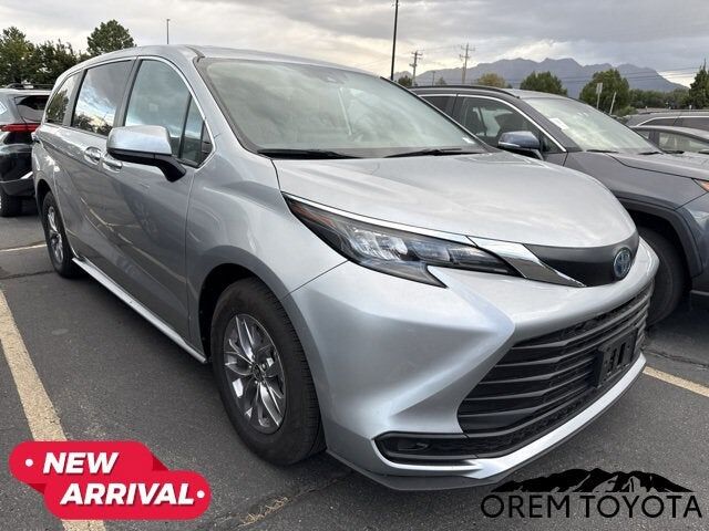 2025 TOYOTA Sienna