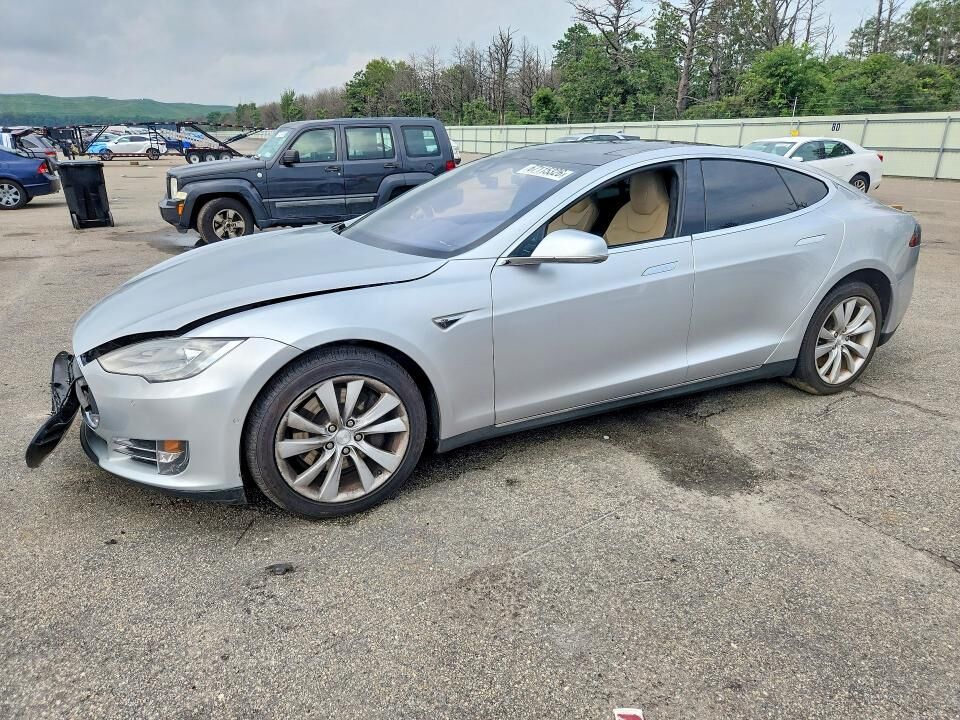 2015 TESLA Model S