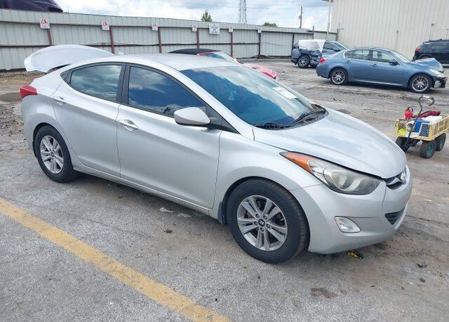 2012 HYUNDAI Elantra