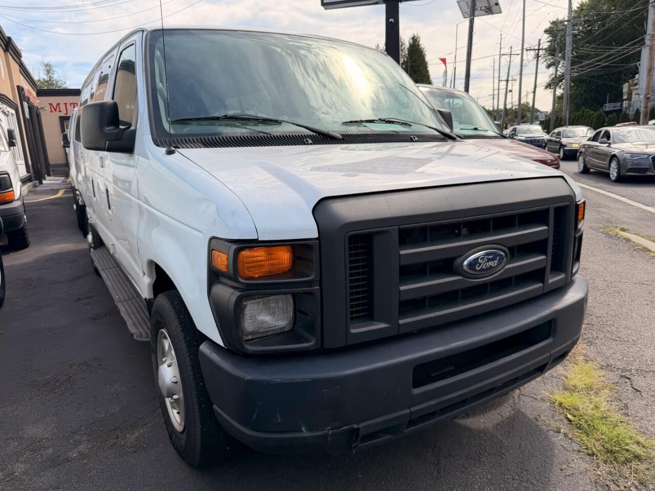 2013 FORD E-350