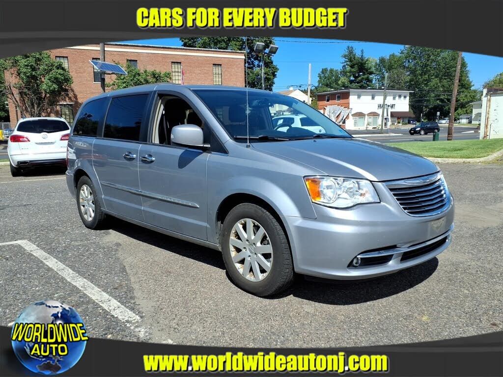 2015 CHRYSLER Town and Country