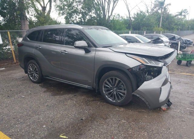 2025 TOYOTA Highlander