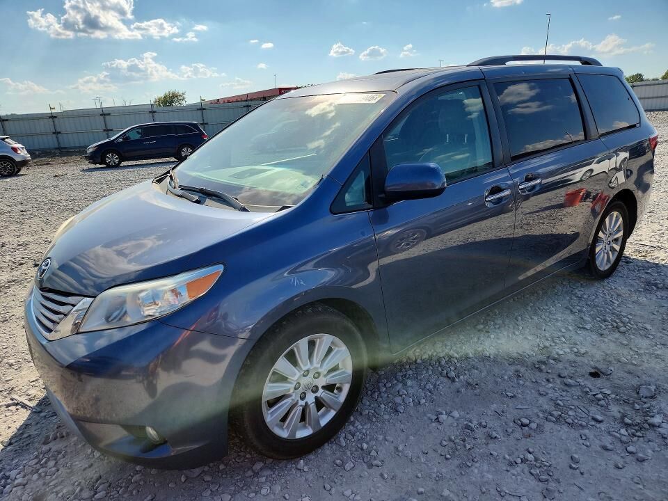 2015 TOYOTA Sienna