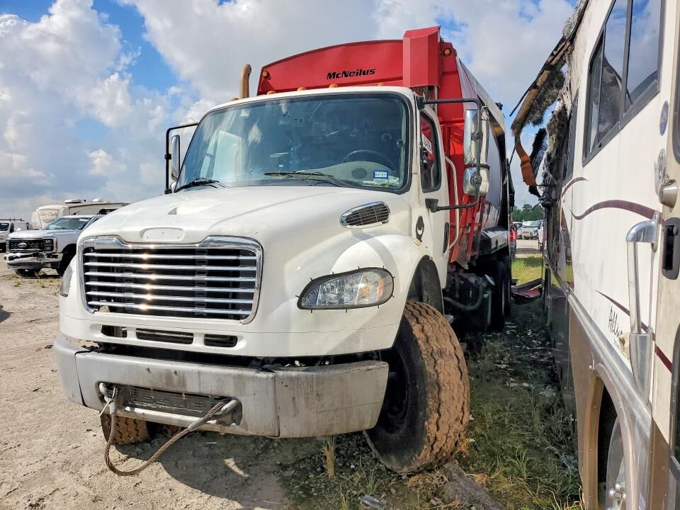 2010 FREIGHTLINER M2