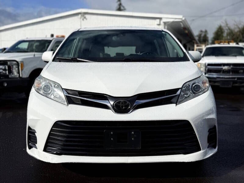 2018 TOYOTA Sienna
