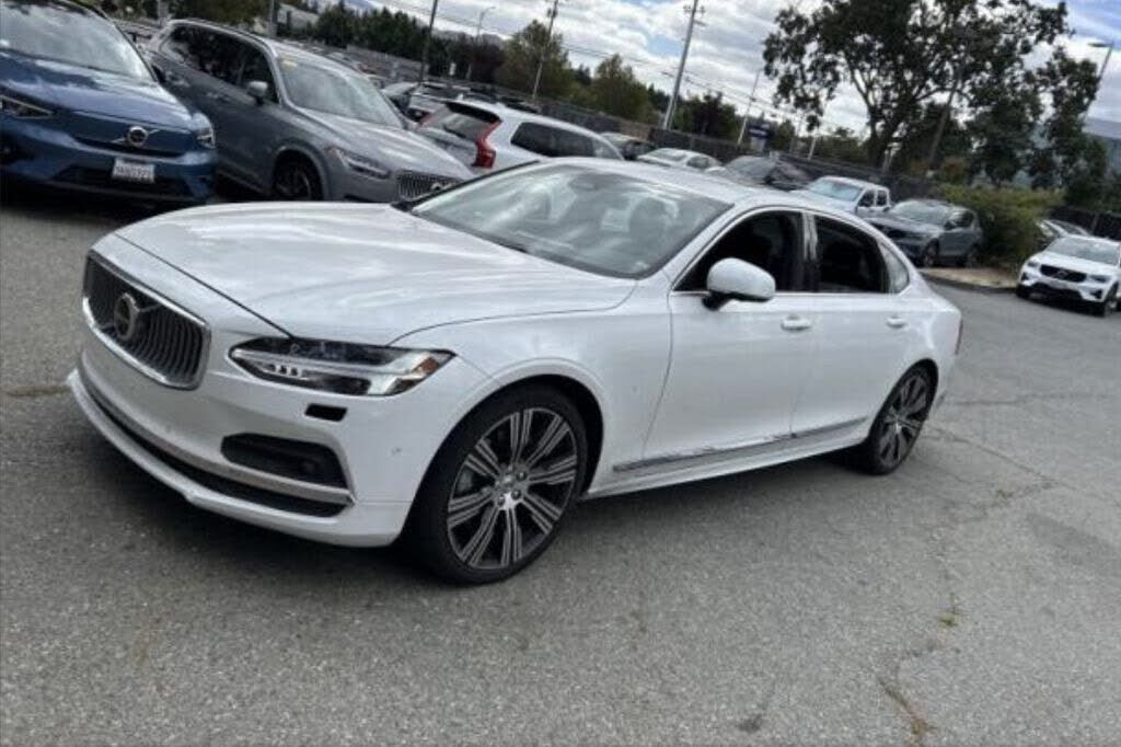 2025 VOLVO S90