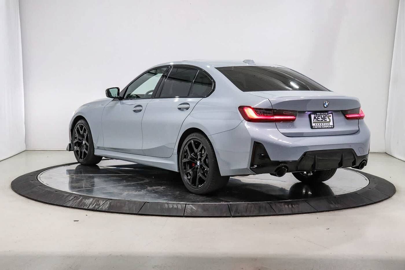 2025 BMW 330i