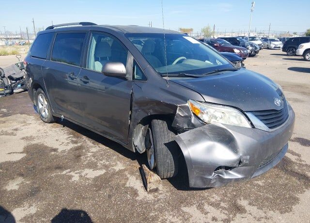 2014 TOYOTA Sienna