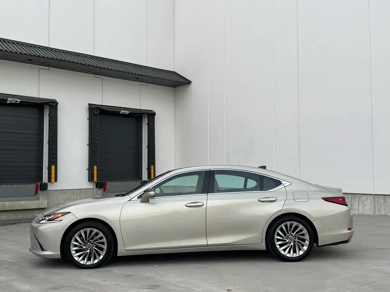 2022 Lexus ES