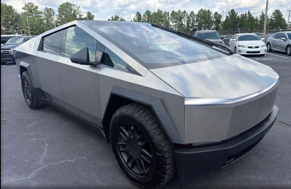 2024 TESLA Cybertruck