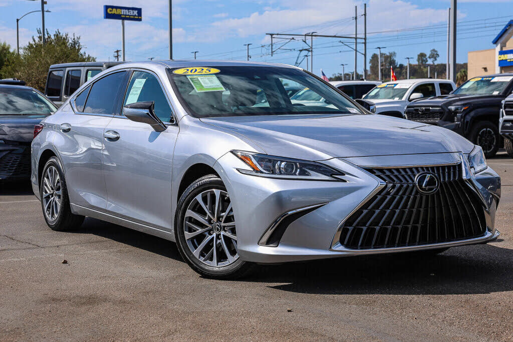 2025 LEXUS ES