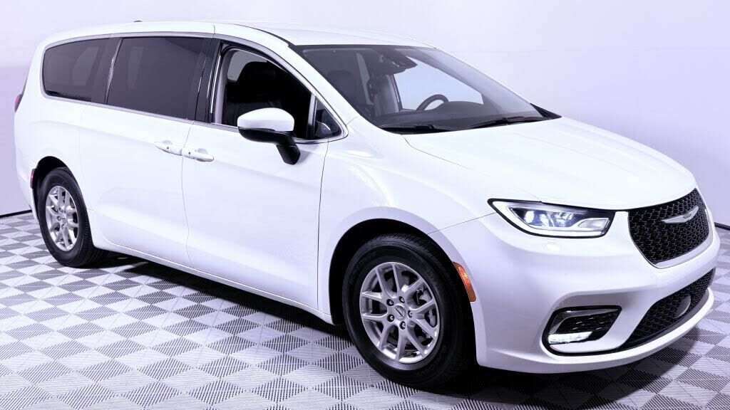 2023 CHRYSLER Pacifica