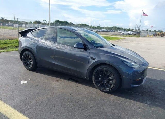 2022 TESLA Model Y