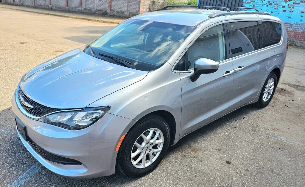 2021 CHRYSLER Voyager
