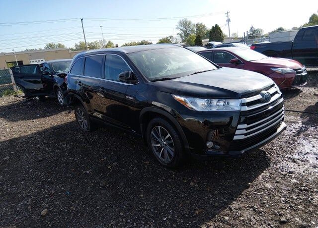 2019 TOYOTA Highlander