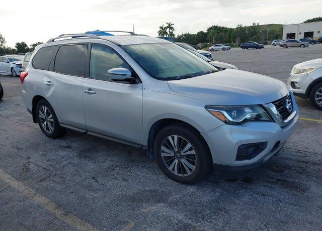 2017 NISSAN Pathfinder