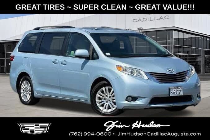 2017 TOYOTA Sienna