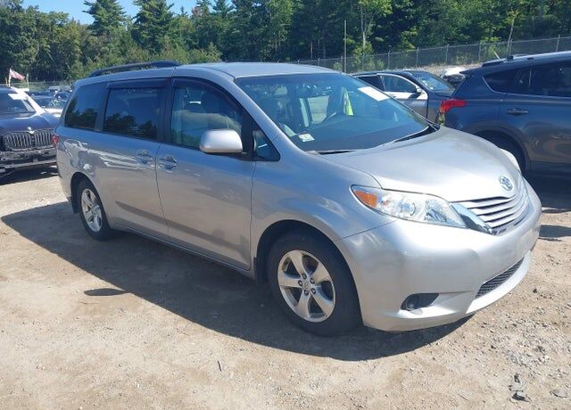 2016 TOYOTA Sienna