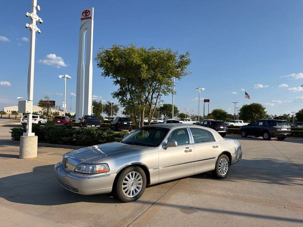 2004 LINCOLN Town Car