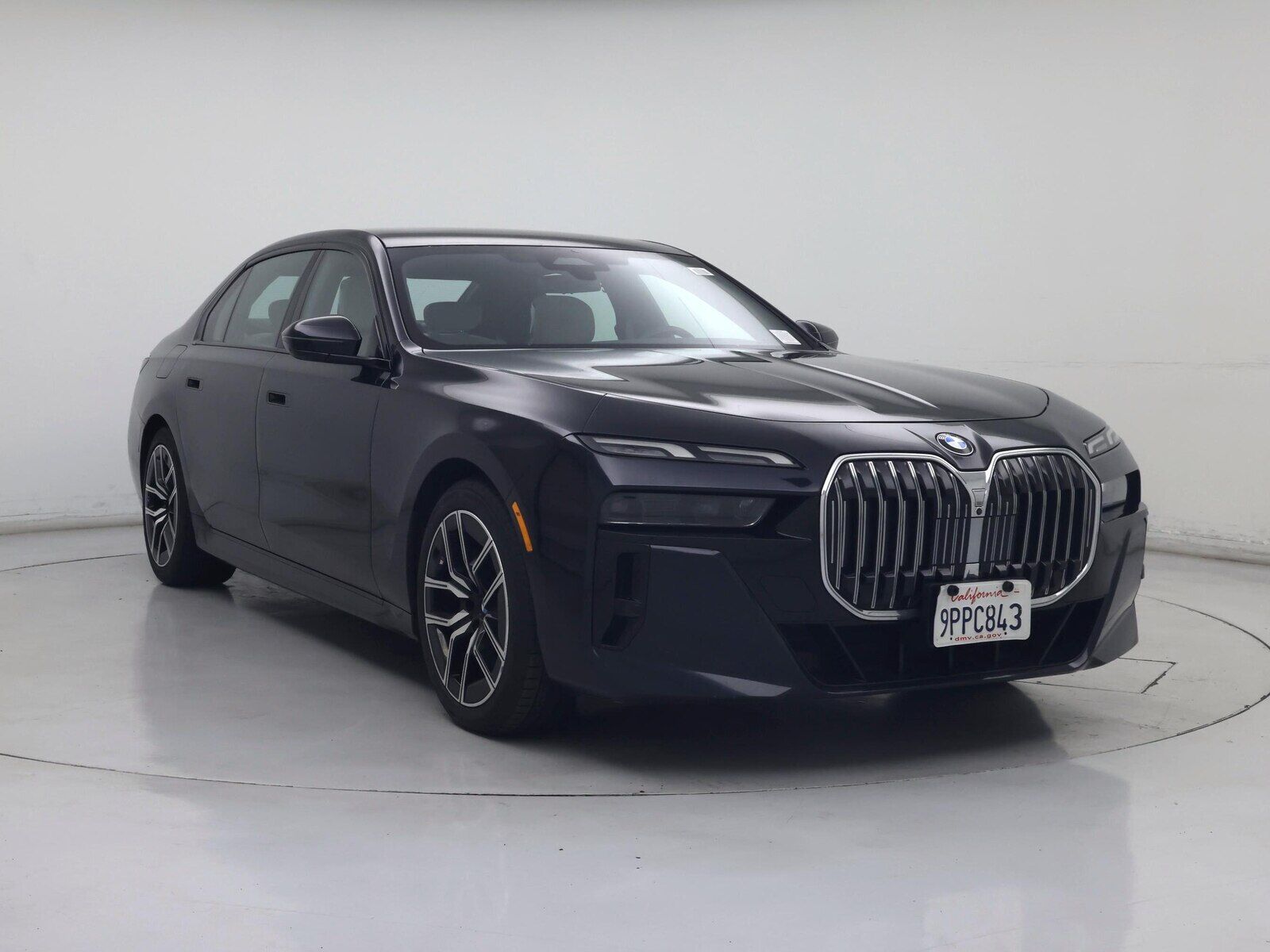 2025 BMW 740i