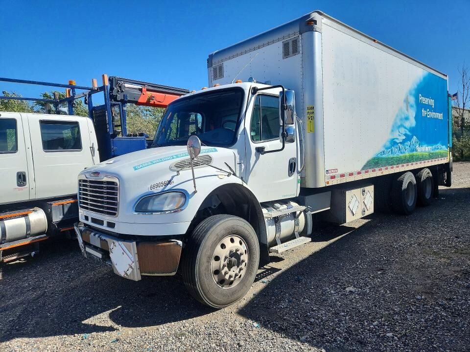 2015 FREIGHTLINER M2