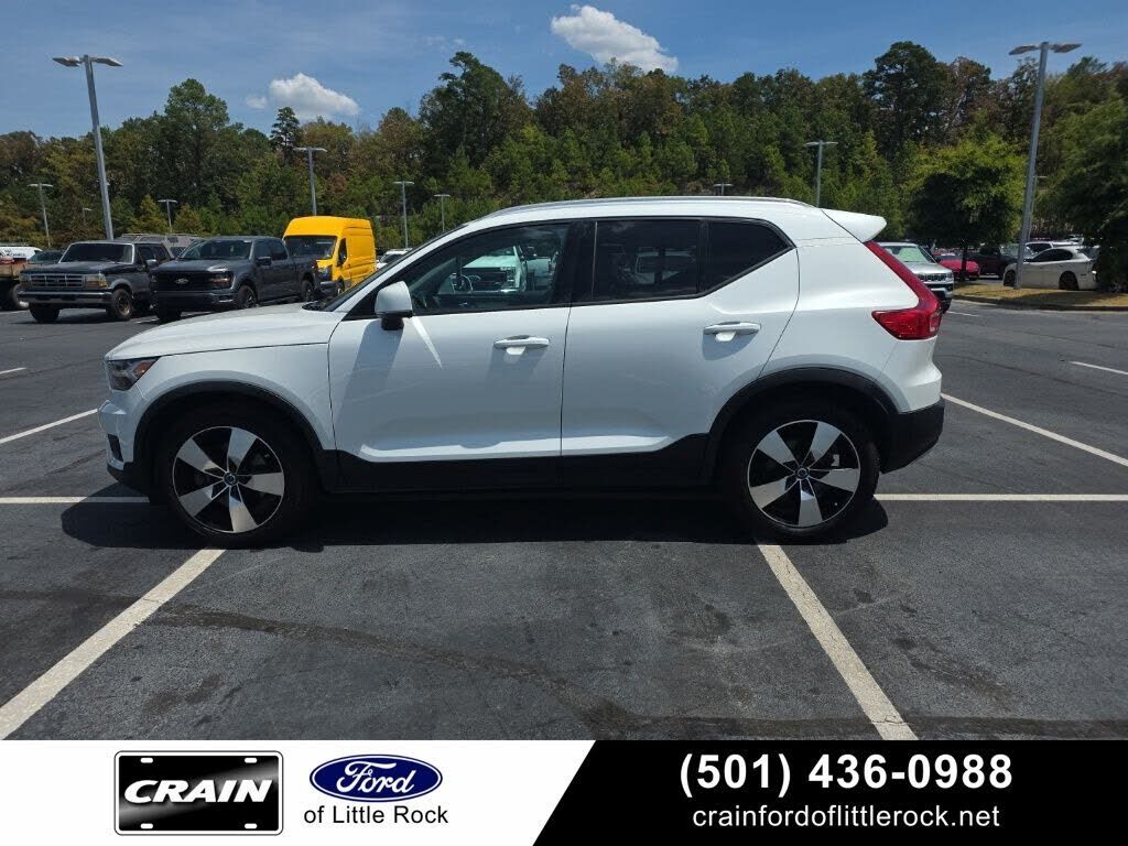 2021 VOLVO XC40