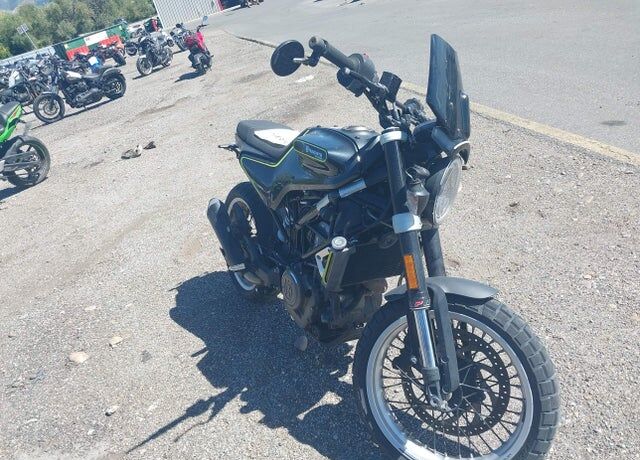 2019 HUSQVARNA Svartpilen 401