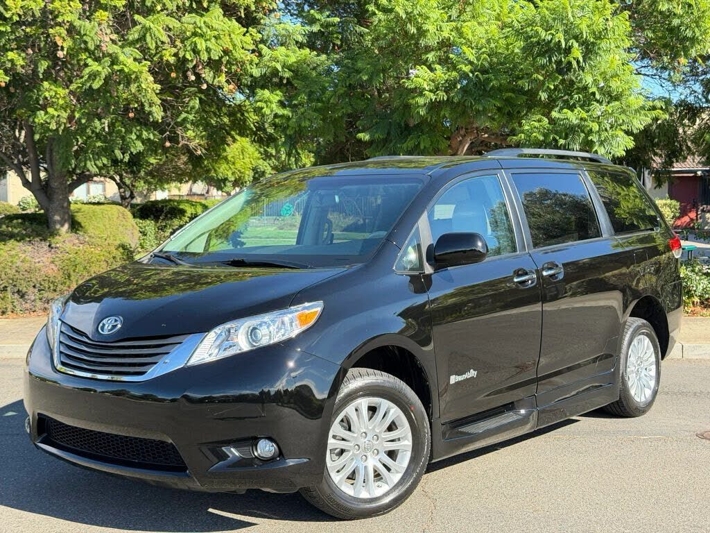 2013 TOYOTA Sienna