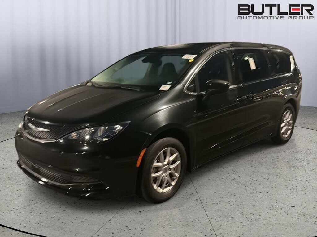 2023 CHRYSLER Voyager
