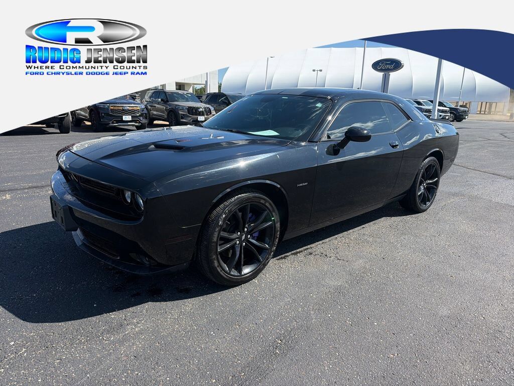 2017 DODGE Challenger